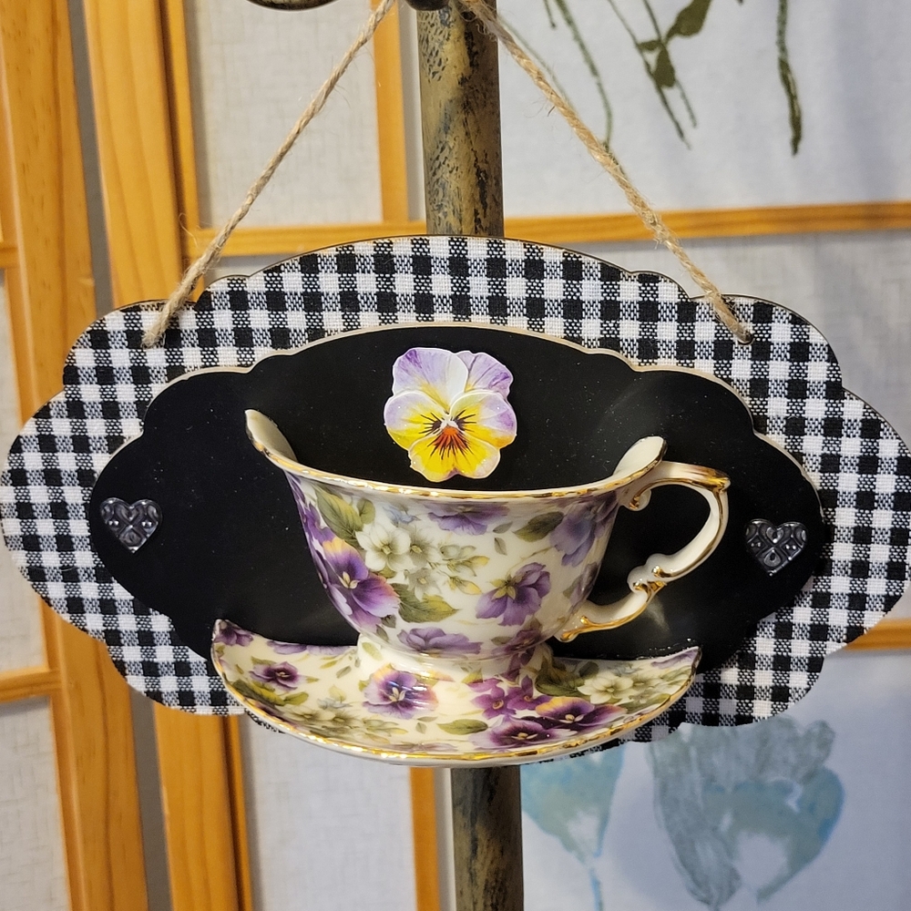 Pansy Teacup Plaque